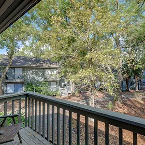 hickory-cove-47-2-bedroom-sleeps-7-ground-floor-large-pool.top-hotels-in-savannah.com/